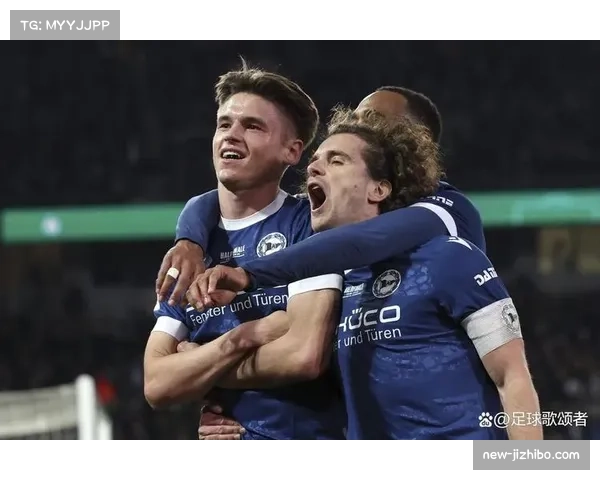 业余联赛观察:草根足球比赛中模仿德甲球队边路套边战术成风潮